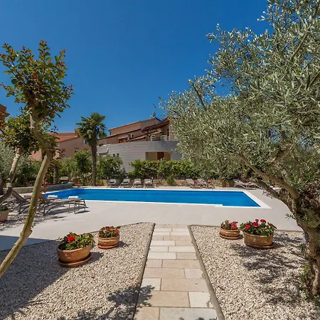 Mediterranes Mit 60m2 Pool, Bbq-bereich, Liegen, Waschmaschine Apartamento Poreč