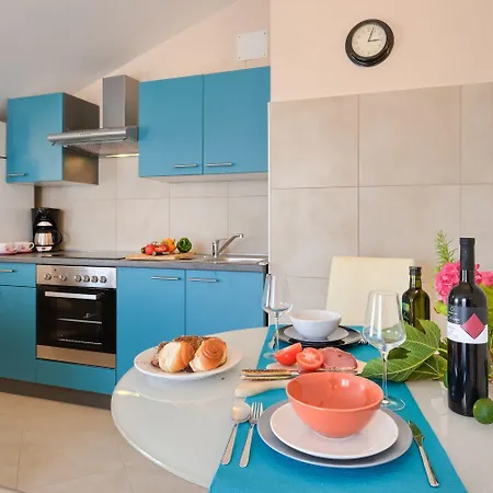 Mediterranes Mit 60m2 Pool, Bbq-bereich, Liegen, Waschmaschine *