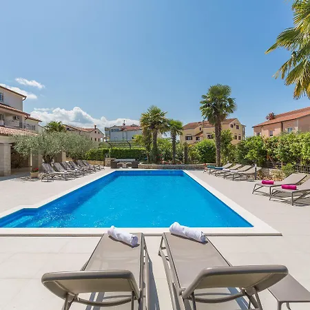 Apartment Mediterranes Mit 60m2 Pool, Bbq-bereich, Liegen, Waschmaschine