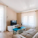 Mediterranes Mit 60m2 Pool, Bbq-bereich, Liegen, Waschmaschine דירה *