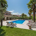 Mediterranes Mit 60m2 Pool, Bbq-bereich, Liegen, Waschmaschine דירה