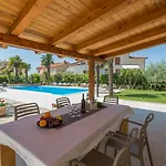 Mediterranes Mit 60m2 Pool, Bbq-bereich, Liegen, Waschmaschine דירה *