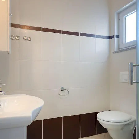 Mediterranes Mit 60m2 Pool, Bbq-bereich, Liegen, Waschmaschine