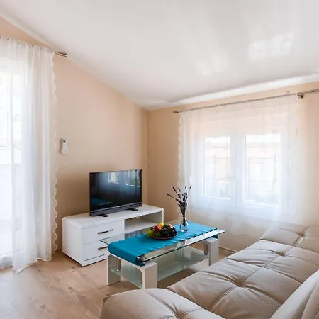 Mediterranes Mit 60m2 Pool, Bbq-bereich, Liegen, Waschmaschine דירה *