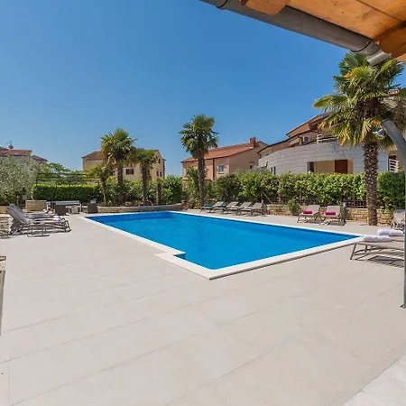 Mediterranes Mit 60m2 Pool, Bbq-bereich, Liegen, Waschmaschine Appartamento *