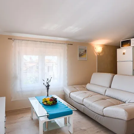 Mediterranes Mit 60m2 Pool, Bbq-bereich, Liegen, Waschmaschine *