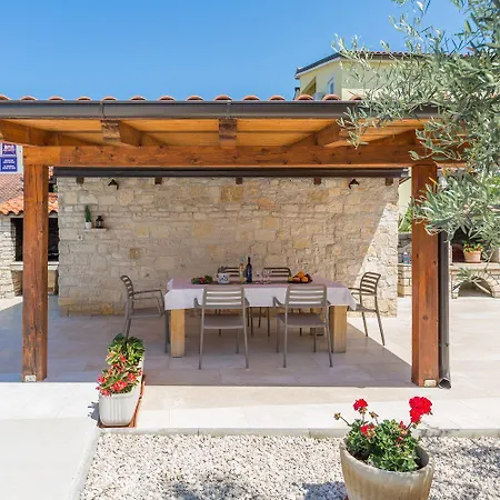 דירה Mediterranes Mit 60m2 Pool, Bbq-bereich, Liegen, Waschmaschine