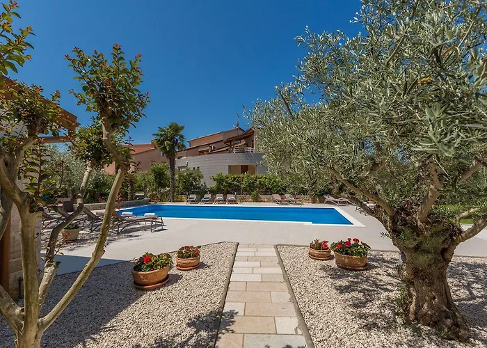 Mediterranes Mit 60m2 Pool, Bbq-bereich, Liegen, Waschmaschine Apartman Poreč