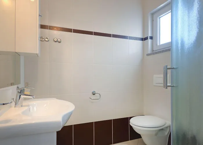 Mediterranes Mit 60m2 Pool, Bbq-bereich, Liegen, Waschmaschine