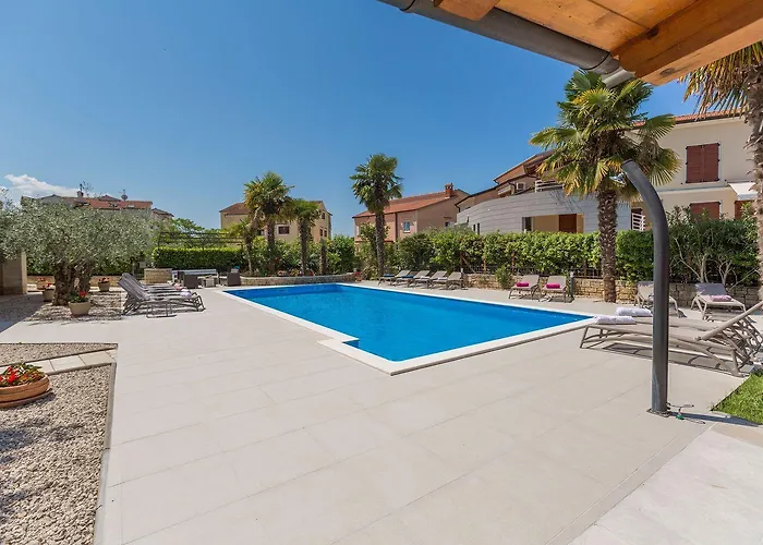 Mediterranes Mit 60m2 Pool, Bbq-bereich, Liegen, Waschmaschine Apartman *