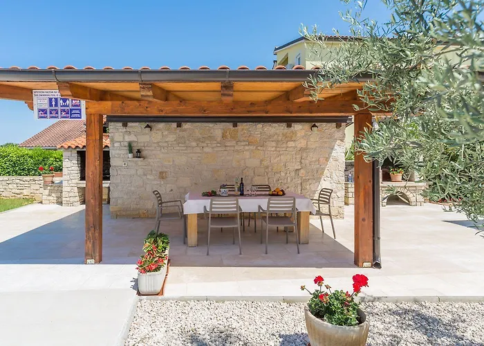 Lejlighed Mediterranes Mit 60m2 Pool, Bbq-bereich, Liegen, Waschmaschine