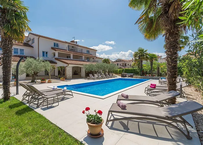 Mediterranes Mit 60m2 Pool, Bbq-bereich, Liegen, Waschmaschine Lejlighed *