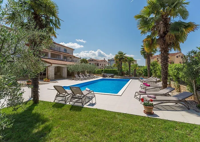 Mediterranes Mit 60m2 Pool, Bbq-bereich, Liegen, Waschmaschine Apartman