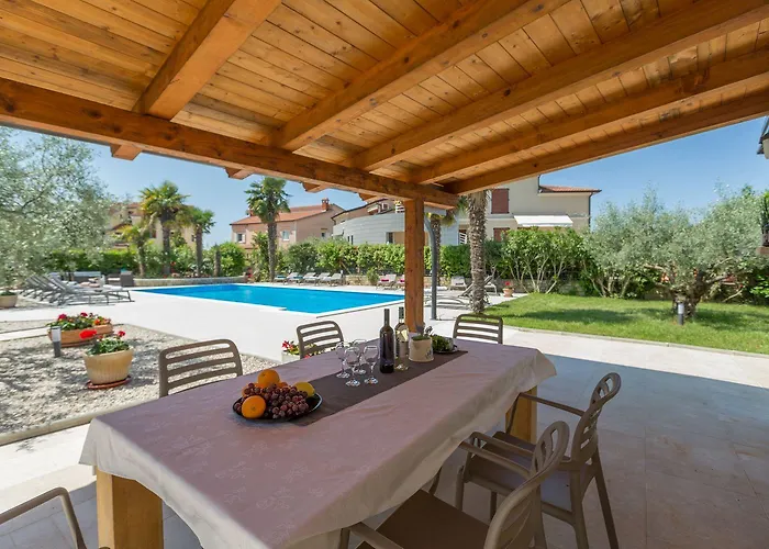 Mediterranes Mit 60m2 Pool, Bbq-bereich, Liegen, Waschmaschine Apartman *