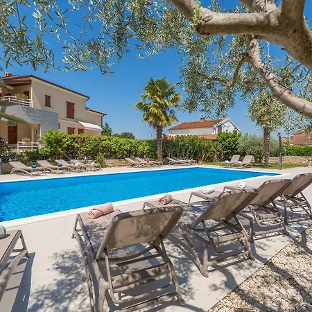 Mediterranes Mit 60m2 Pool, Bbq-bereich, Liegen, Waschmaschine Apartamento